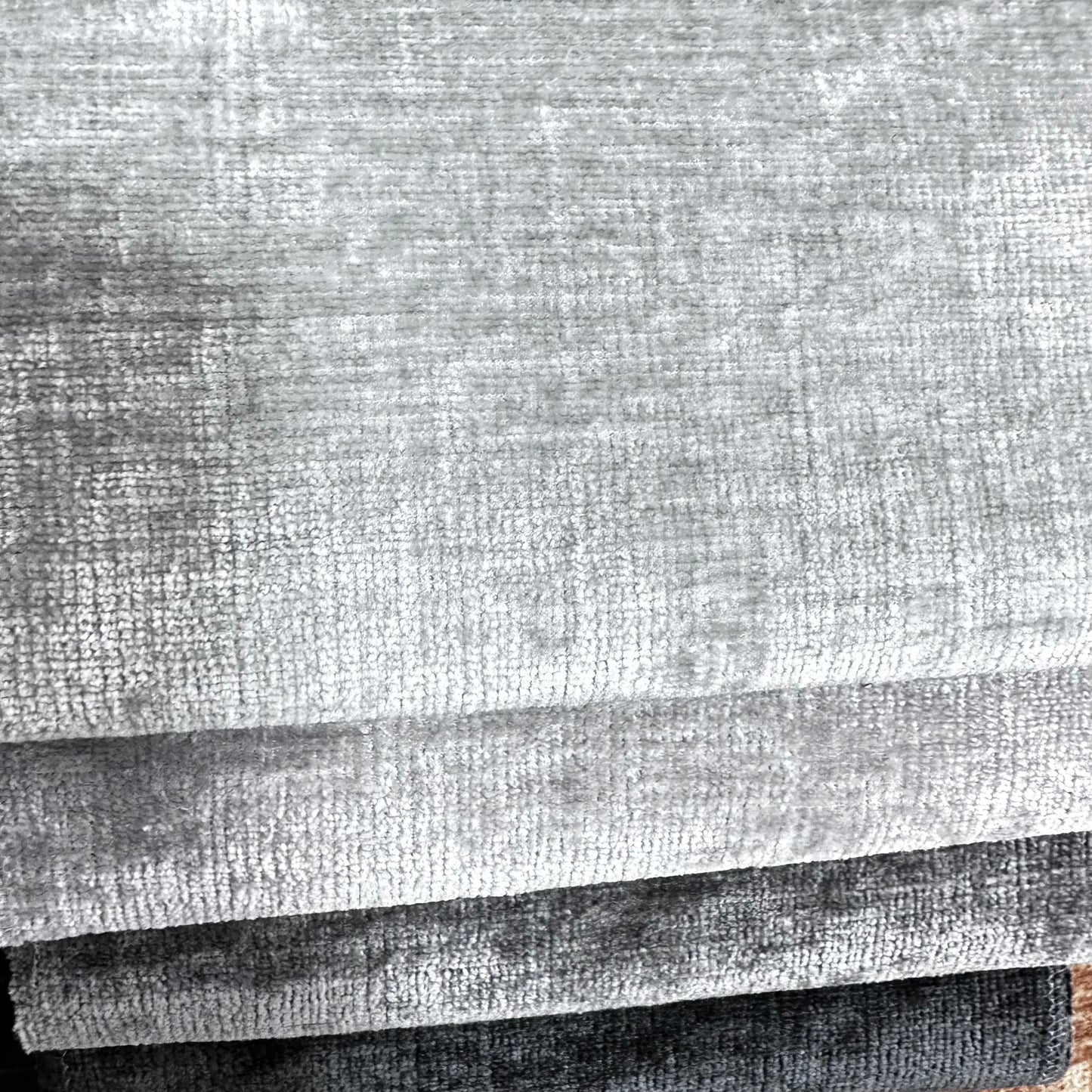 Material plușat cu reflexii, Reflect WR 19, nuanță perlată, gri deschis