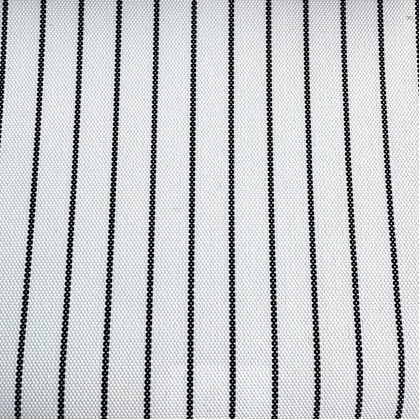 Material pentru exterior, alb cu dungi negre