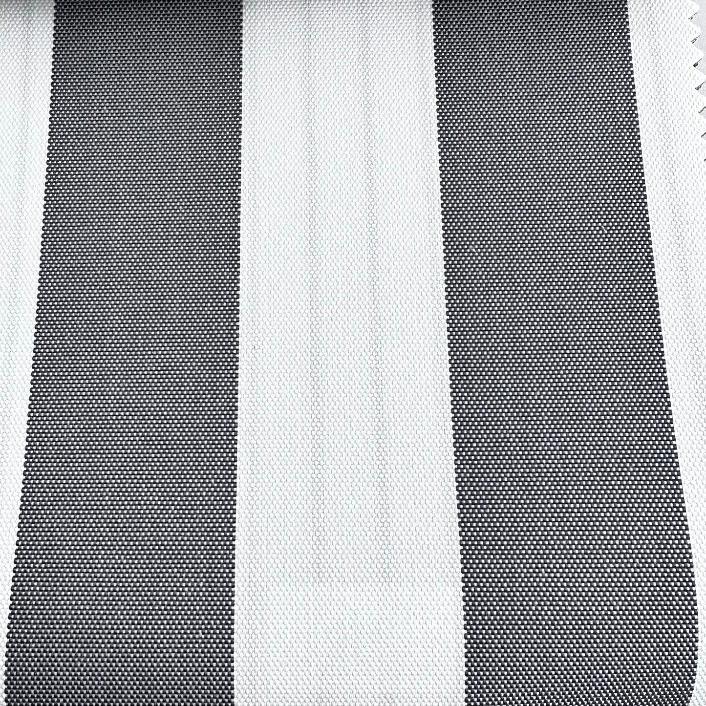Material pentru exterior, alb cu dungi late gri deschis